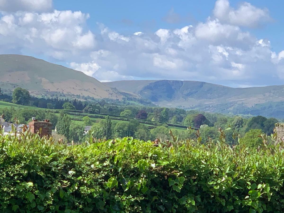 Cathedral View - Swn Yr Afon Bed & Breakfast Brecon Exterior photo